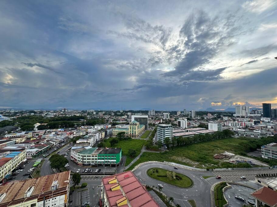 Central Located Place At Riverine Apartment Kuching Exterior photo